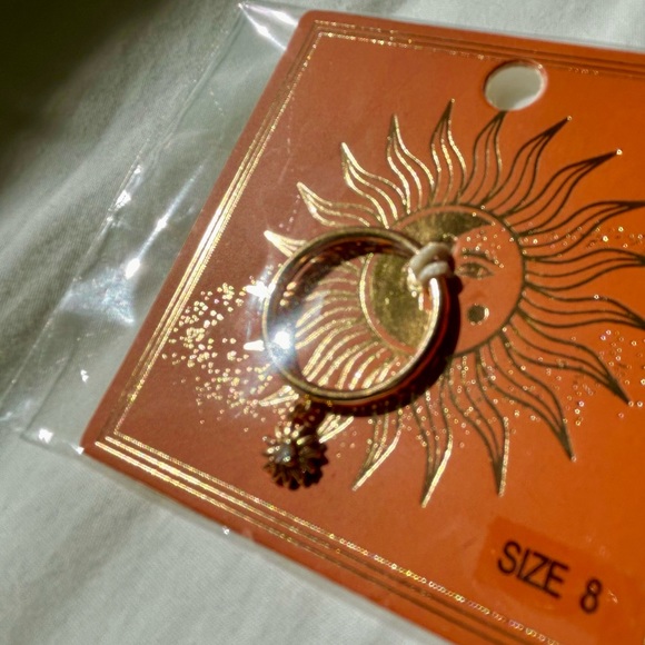 NWT Francesca’s Collection Sun Charm Carded Ring - Picture 2 of 3